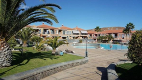 Ferienwohnung mit Balkon, Pool und Spielplatz
